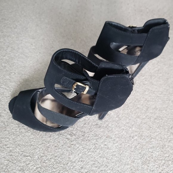 SEXY BLACK HEELS - Picture 3 of 12